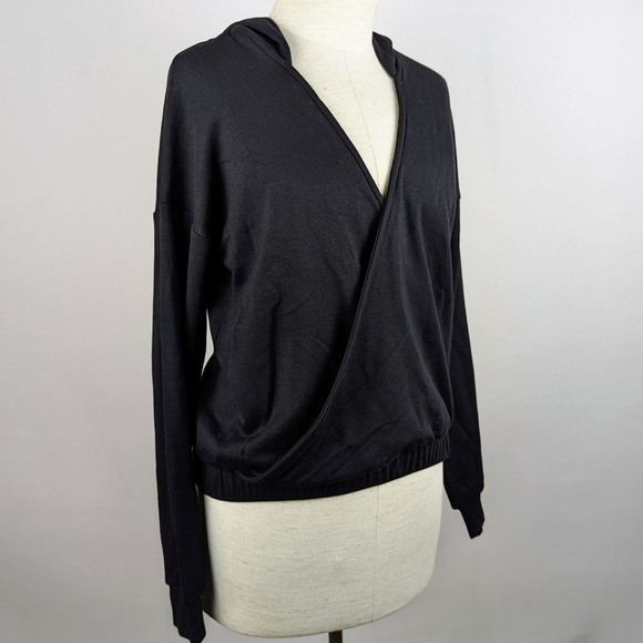 Beyond Yoga Hoodie Cross Your Heart Surplice V-Neck Elasticized Hem Black XS NWT - Picture 4 of 13
